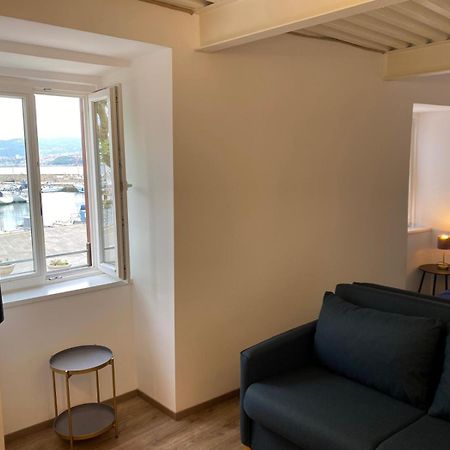 Al Fronte Mare Suites Apartments Múggia Esterno foto