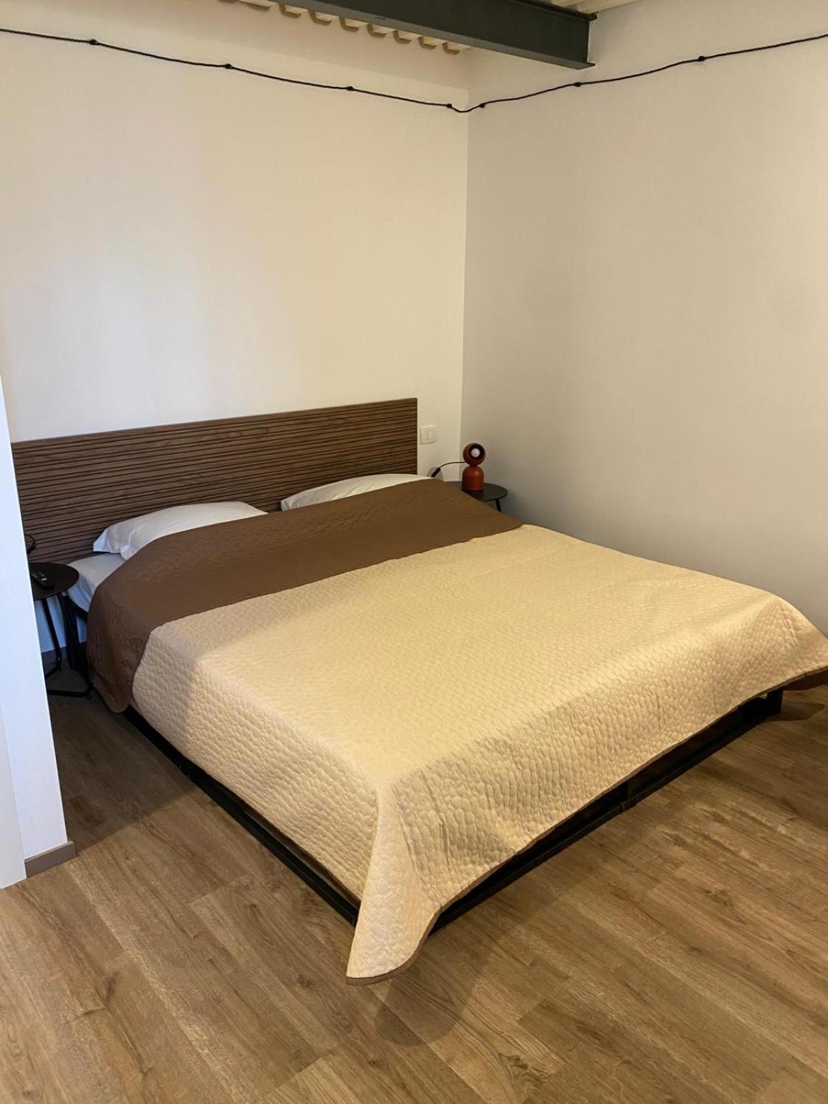 Al Fronte Mare Suites Apartments Múggia Esterno foto